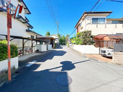 新座市あたご3丁目 戸建 前面道路含む外観 前面道路含む外観