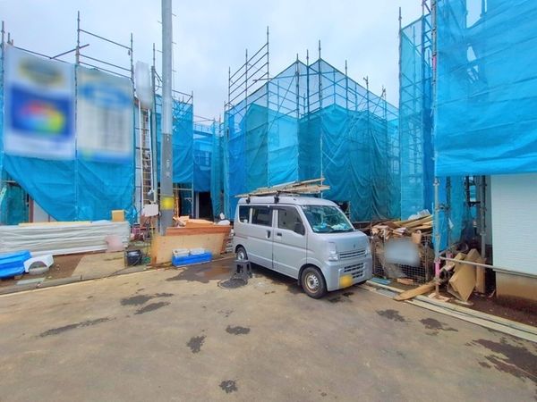 前面道路含む外観