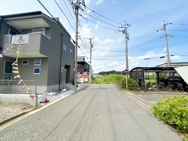 前面道路含む外観