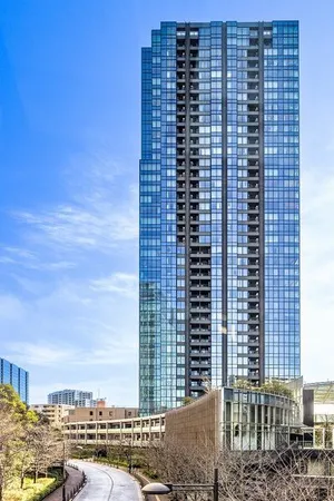 平成21年築、住友不動産(株)他分譲のツインタワーマンション