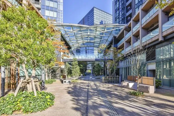 建物に足を踏み入れる瞬間から、開放感が迎えてくれます。