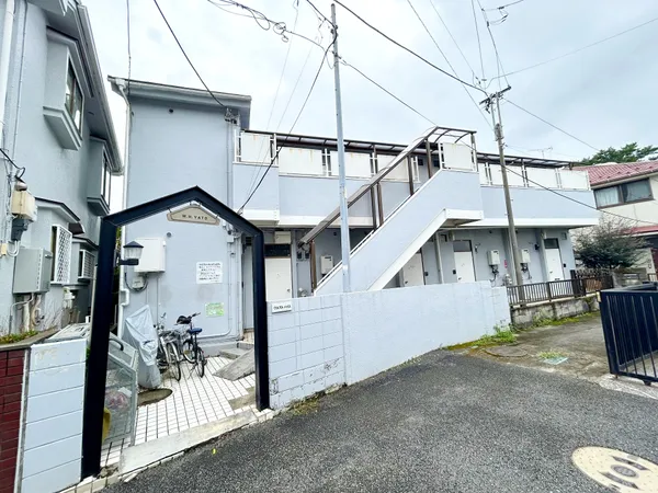 ひばりヶ丘駅までは徒歩２０分、バス便利用で各方面へアクセス可能です。
