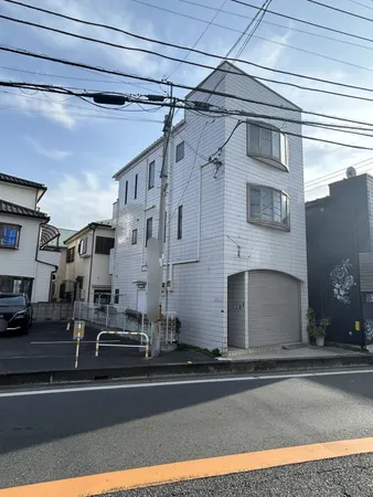 西武池袋線「ひばりヶ丘」駅まで、バス12分「片山小学校」停歩3分です。