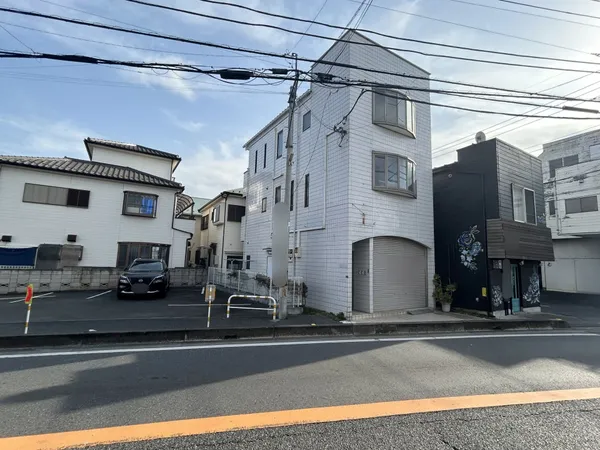 徒歩10分圏内に生活利便施設が点在しており、住環境良好です。