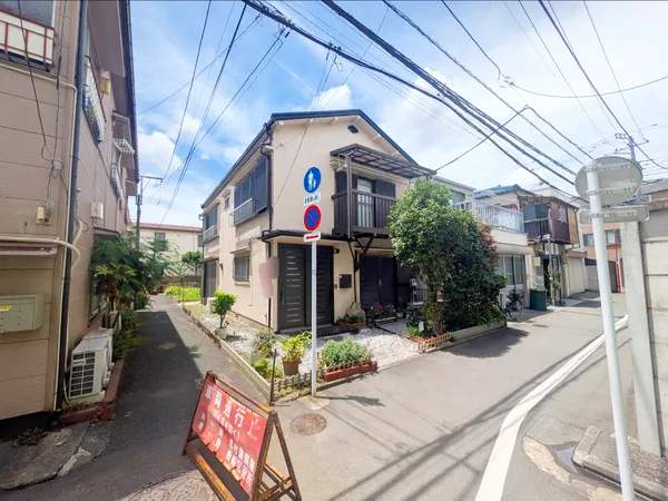 建築条件付売地ではございません。