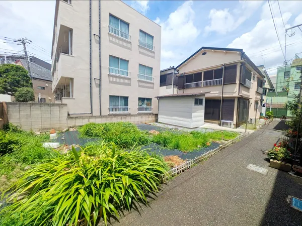 周辺にはスーパーやコンビニなどがあり、利便性が良い地域でございます。