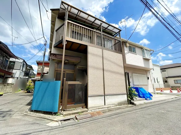 周辺にはスーパーやコンビニなどがあり、利便性が良い地域でございます。
