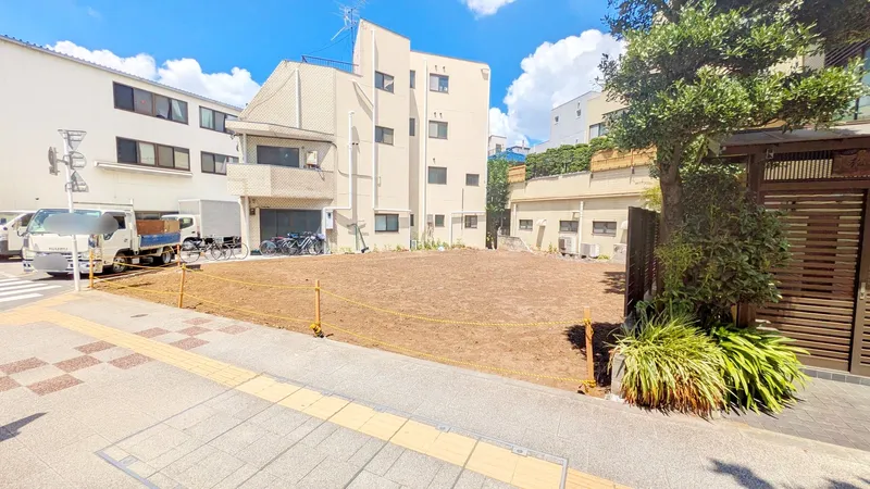周辺にはスーパーやコンビニなどがあり、利便性が良い地域でございます。
