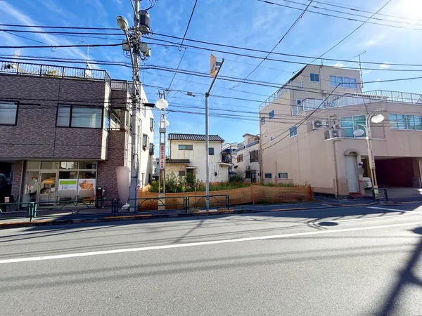 工事中でも内覧は可能でございます。お気軽にお問い合わせください。