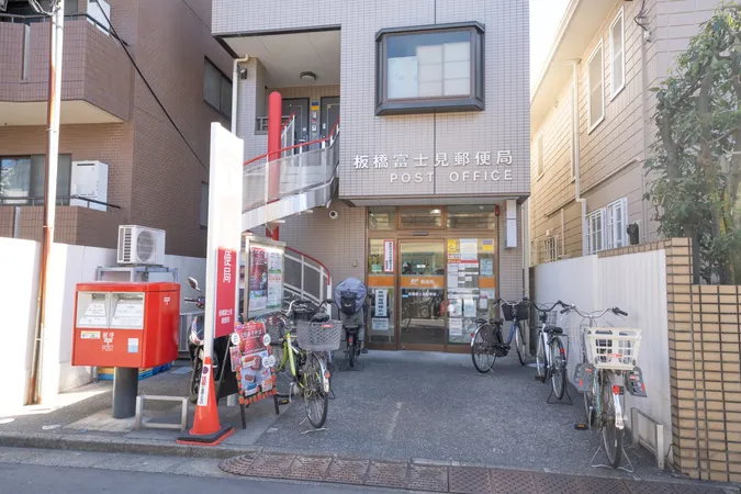 郵便・保険・貯金の窓口と、ゆうちょ銀行のATMがあります。ATM利用可能時間/9:00～17:30※土曜は～12:30、日曜・祝日は利用不可