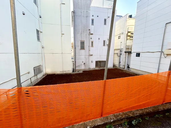 工事中でも内覧は可能でございます。お気軽にお問い合わせください。