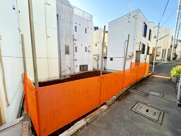 周辺にはスーパーやコンビニなどがあり、利便性が良い地域でございます。