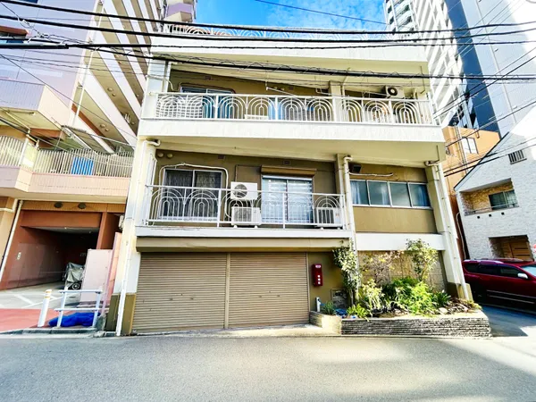 前面道路は交通量も多くなく、角地となっており大変開放感がございます。