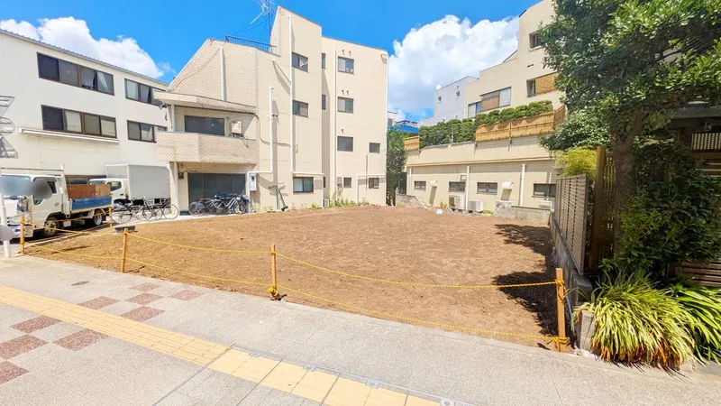 周辺にはスーパーやコンビニなどがあり、利便性が良い地域でございます。