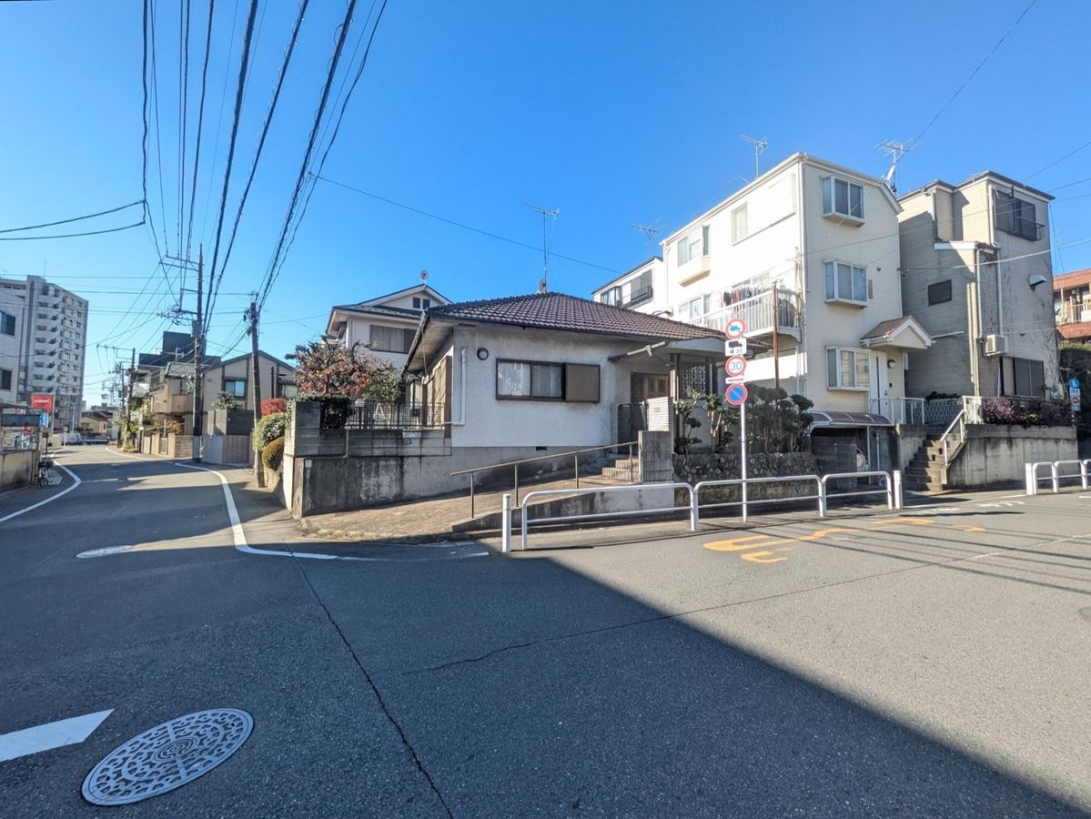 前面道路含む外観