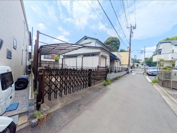 周辺には、小学校や中学校など教育施設もございます