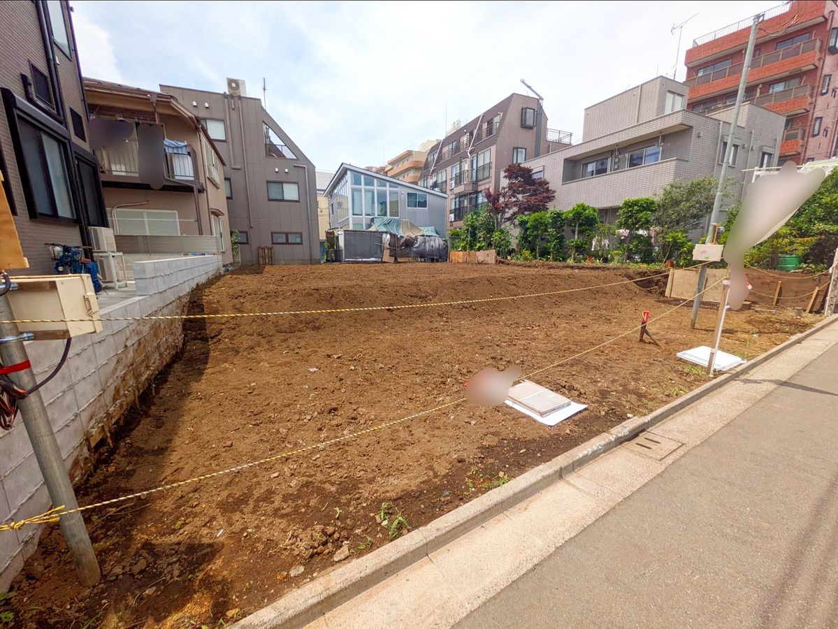 前面道路含む外観