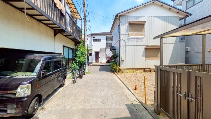 周辺にはスーパーやコンビニなどがあり、利便性が良い地域でございます。