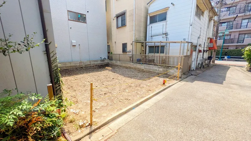 周辺には、小学校や中学校など教育施設もございます