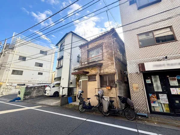 徒歩5分圏内に買い物施設等多く、生活利便性良好です。