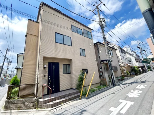 周辺にはスーパーやコンビニなどがあり、利便性が良い地域でございます。