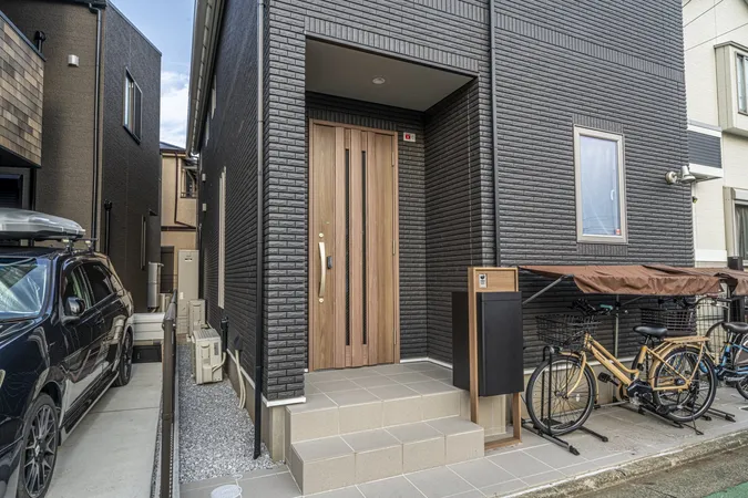 【玄関】ゆとりを感じさせる上質で明るい空間が住まう人や訪れる人を心地よく迎え入れてくれます。
