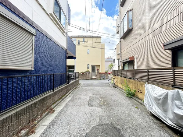 ローソン前野町店まで徒歩2分（約120ｍ）。
