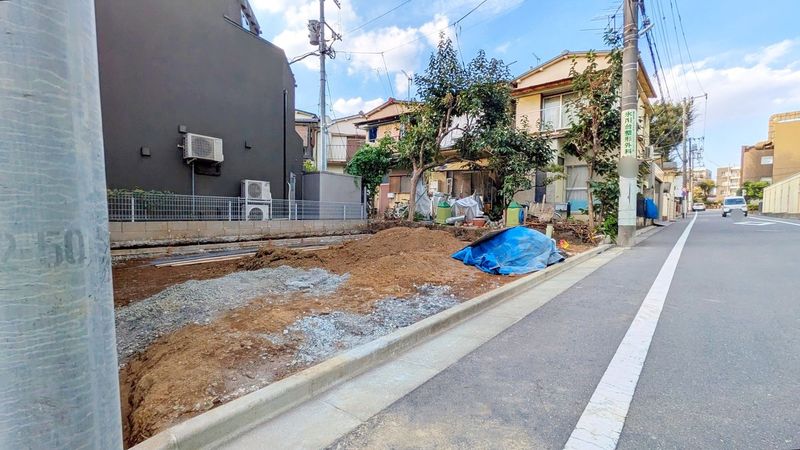 前面道路含む外観
