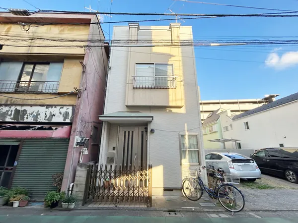 室内随所に収納が設けられてます。すっきりと片付く暮らしが叶います。