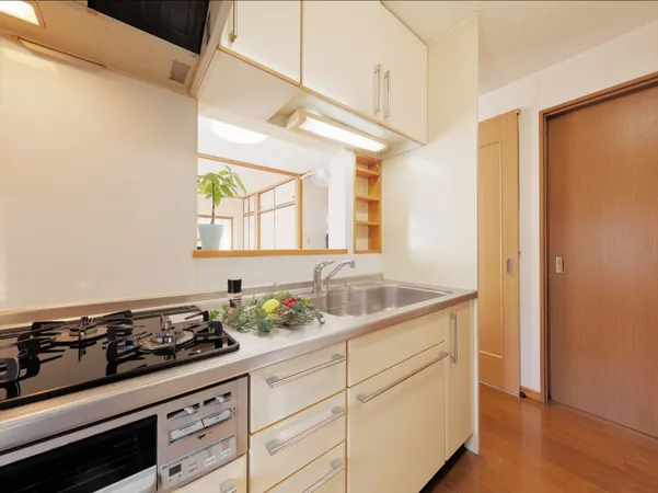 ご家族・ご友人とコミュニケーションをとりながら料理が楽しめる、対面式キッチンです。