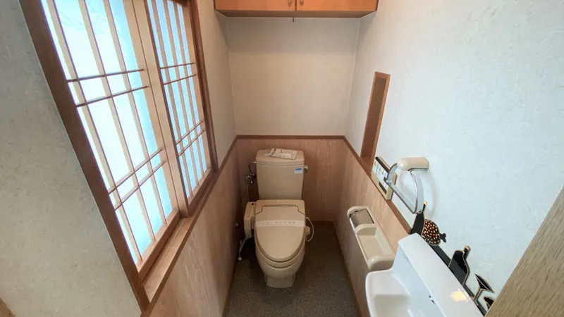 2階部分のトイレ。TOTO製のトイレです。