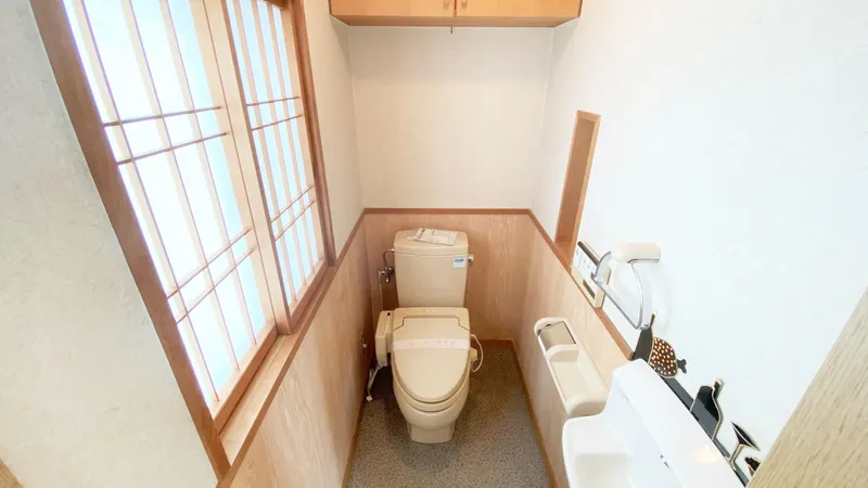 2階部分のトイレ。TOTO製のトイレです。