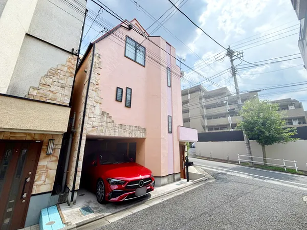 【外観】平成14年に分譲された現場。調和のとれた街並みです。