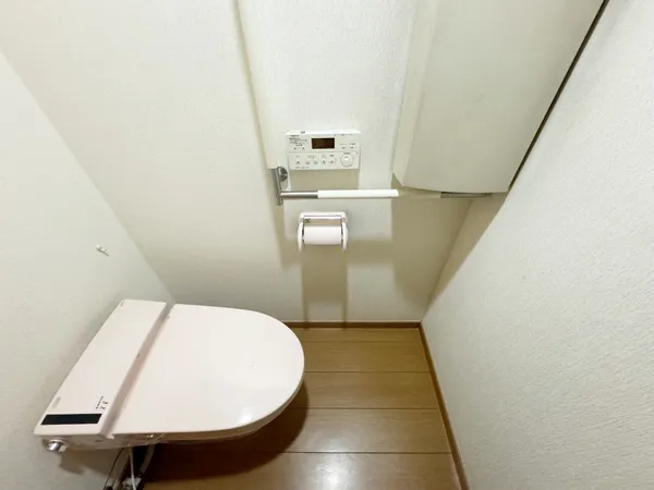 温水洗浄便座付きです。