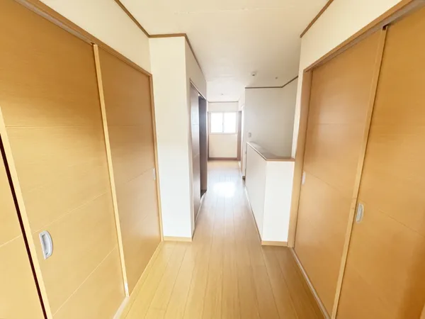 3階部分の洋室です。収納がたくさんあります。