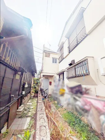 周辺には、小学校や中学校など教育施設もございます