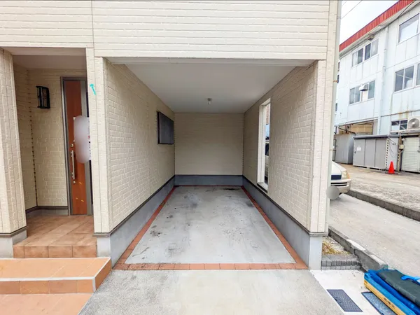 敷地内に駐車場があります。