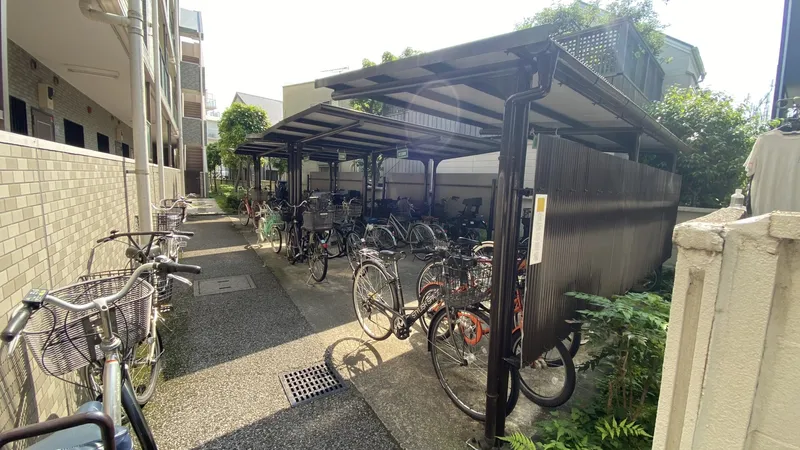 敷地内に駐輪場があります。※空き状況は都度確認が必要となります。