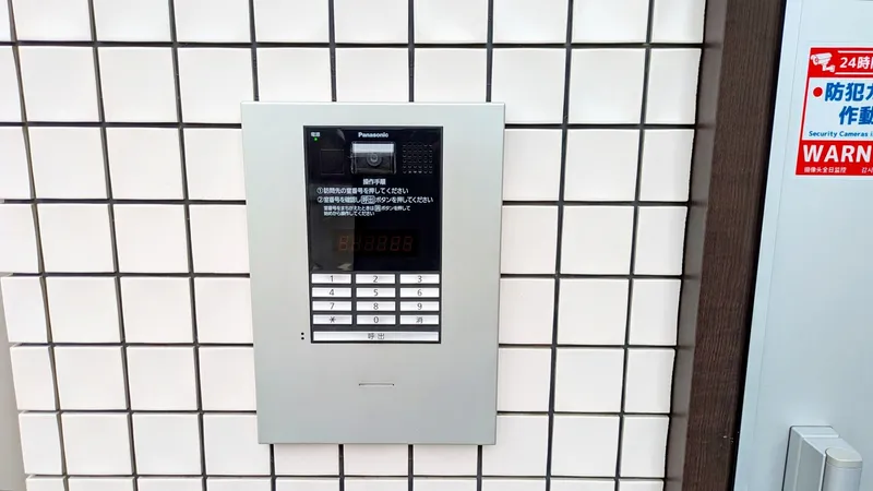 モニター付インターホンがございます。