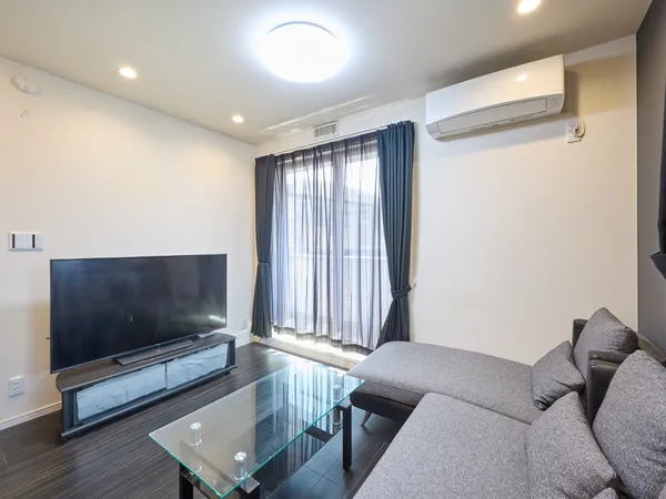 インテリアのコーディネートがしやすいシンプルな内装デザインです。趣味や嗜好に合わせて、思い思いのお部屋づくりをお楽しみいただけます。