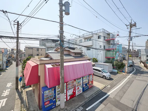 周辺にはスーパーやコンビニなどがあり、利便性が良い地域でございます。