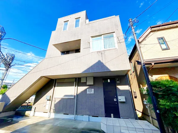周辺に買い物施設等多く、生活利便性良好です。