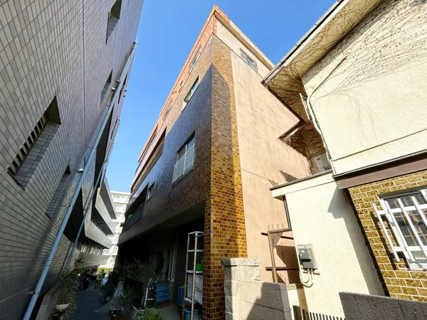 周辺には、小学校や中学校など教育施設もございます