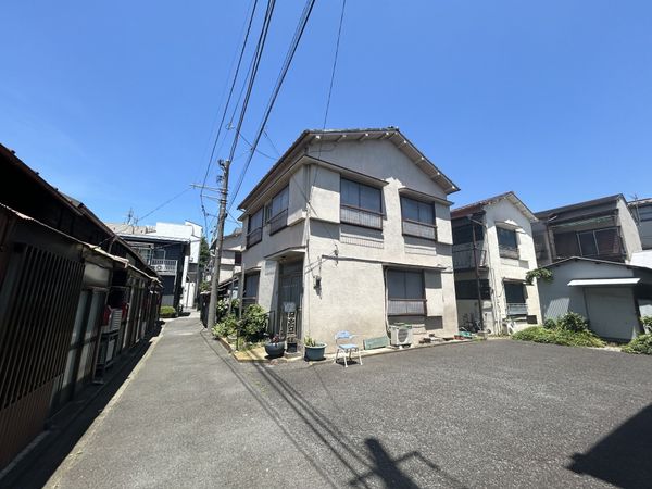 前面道路含む外観