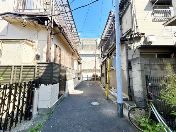 前面道路含む外観