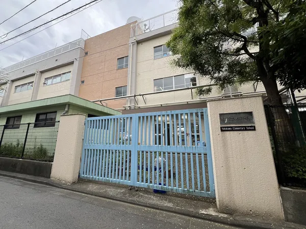 徒歩4分。