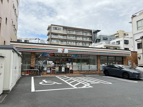 徒歩3分。