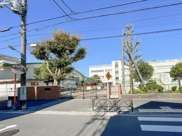 徒歩7分。