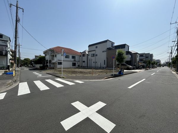 足立区佐野2丁目新築戸建1号棟 前面道路含む外観 足立区佐野2丁目新築戸建1号棟 前面道路含む外観