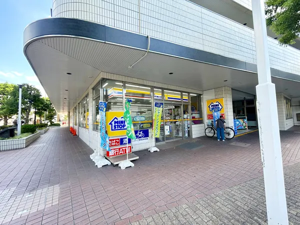 徒歩1分。